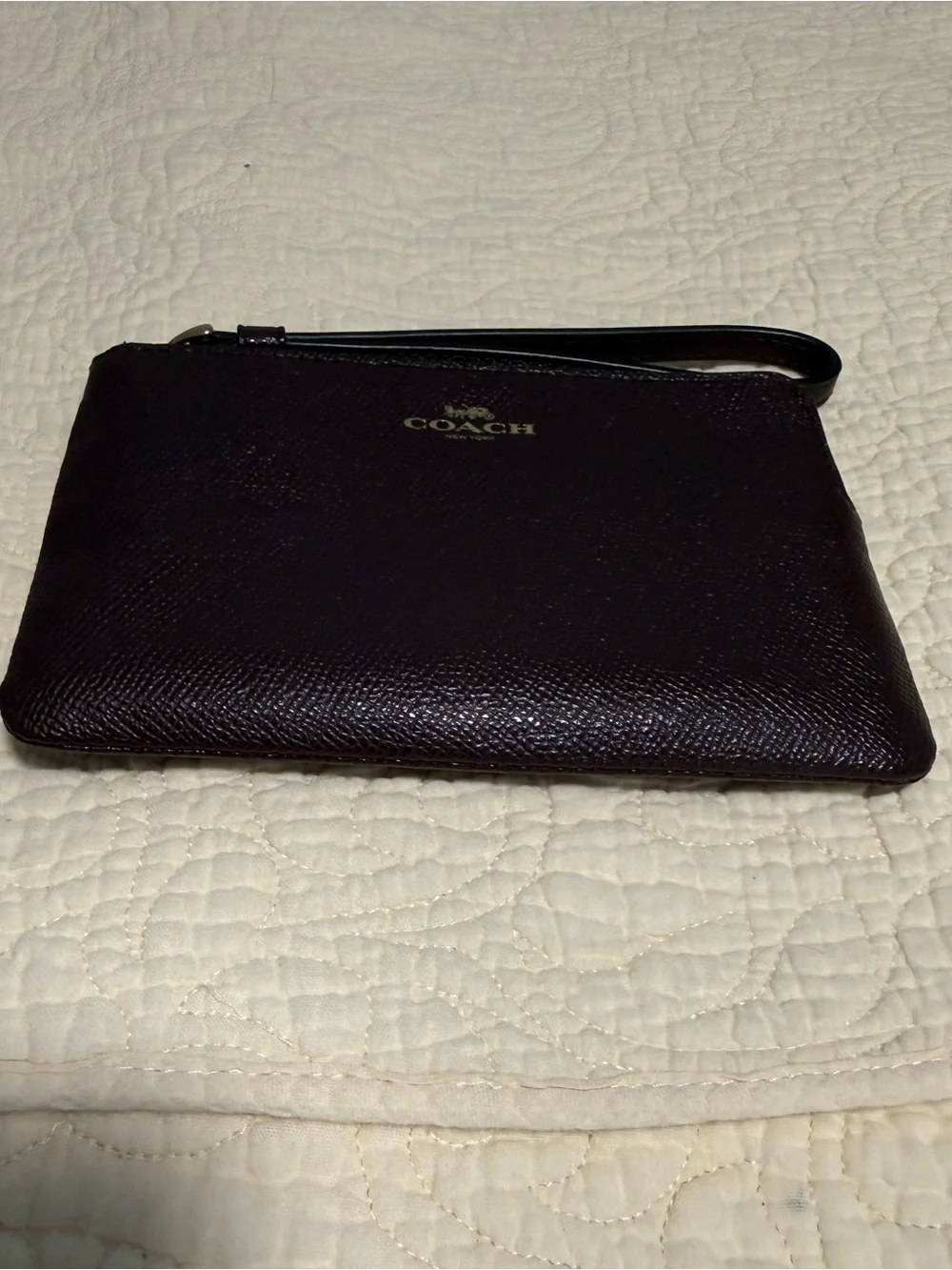 Coach Oxblood cross grain leather Wristlet in Burgendy! Like New